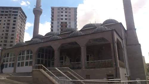 İzzet Bayraktar Cami